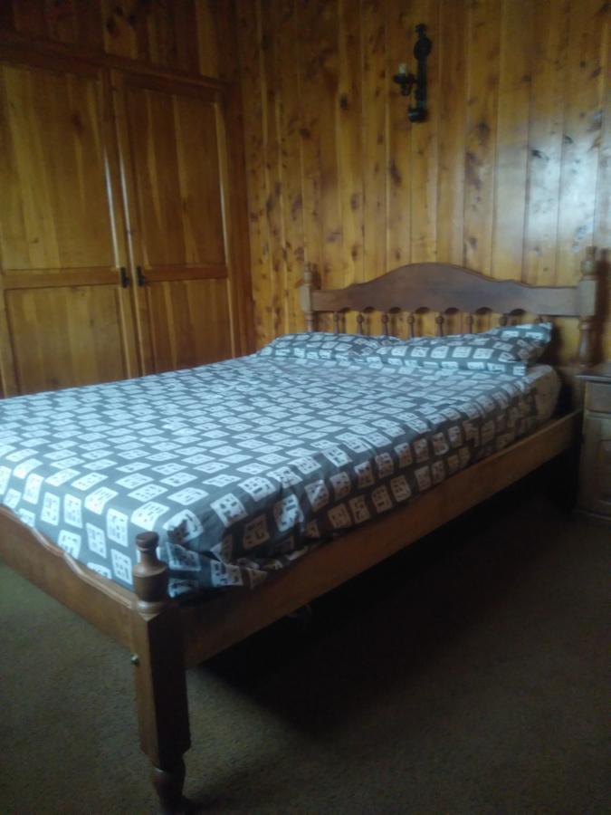 Universal Traveller'S Hostel San Carlos de Bariloche Bagian luar foto