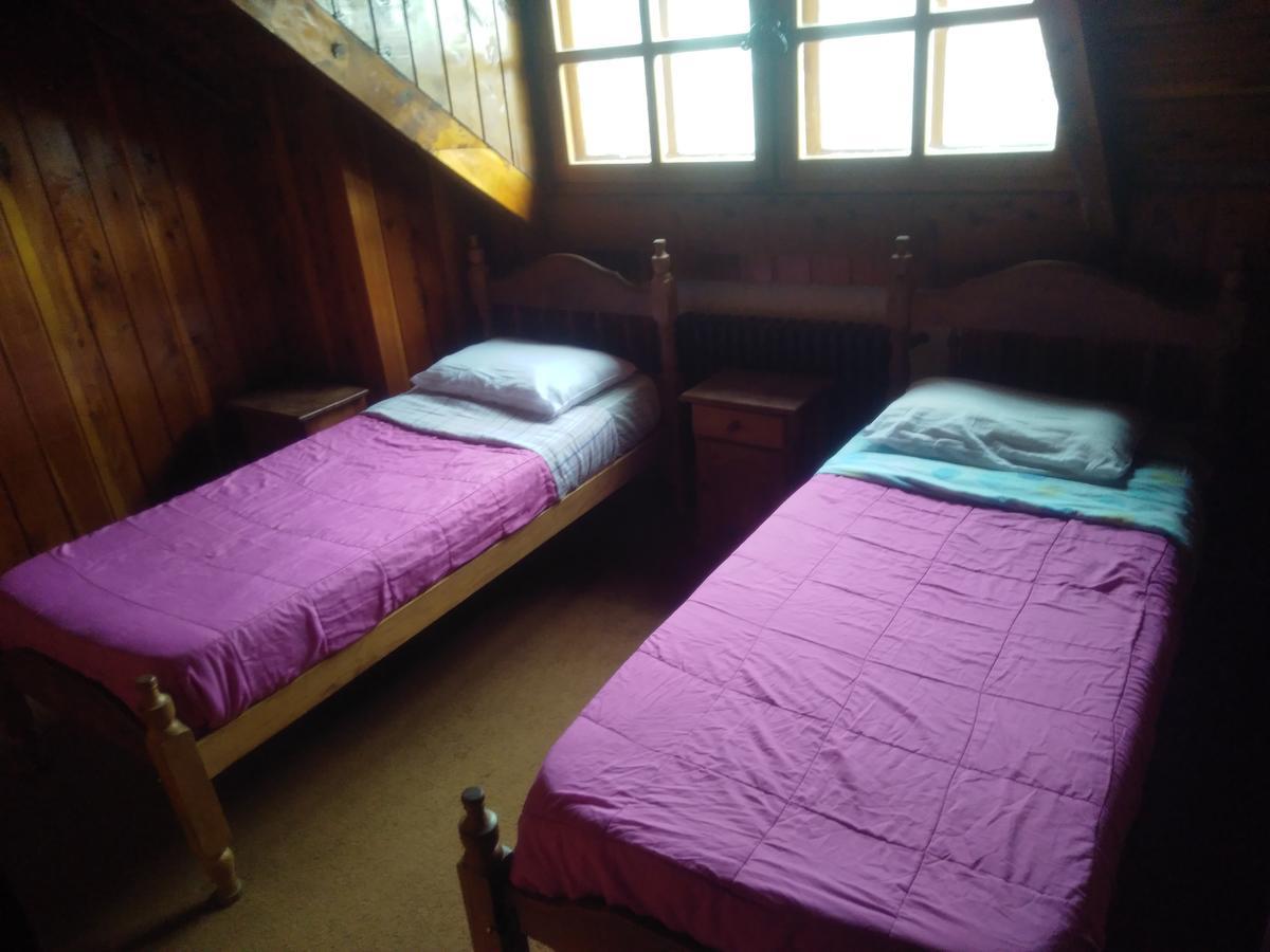 Universal Traveller'S Hostel San Carlos de Bariloche Bagian luar foto
