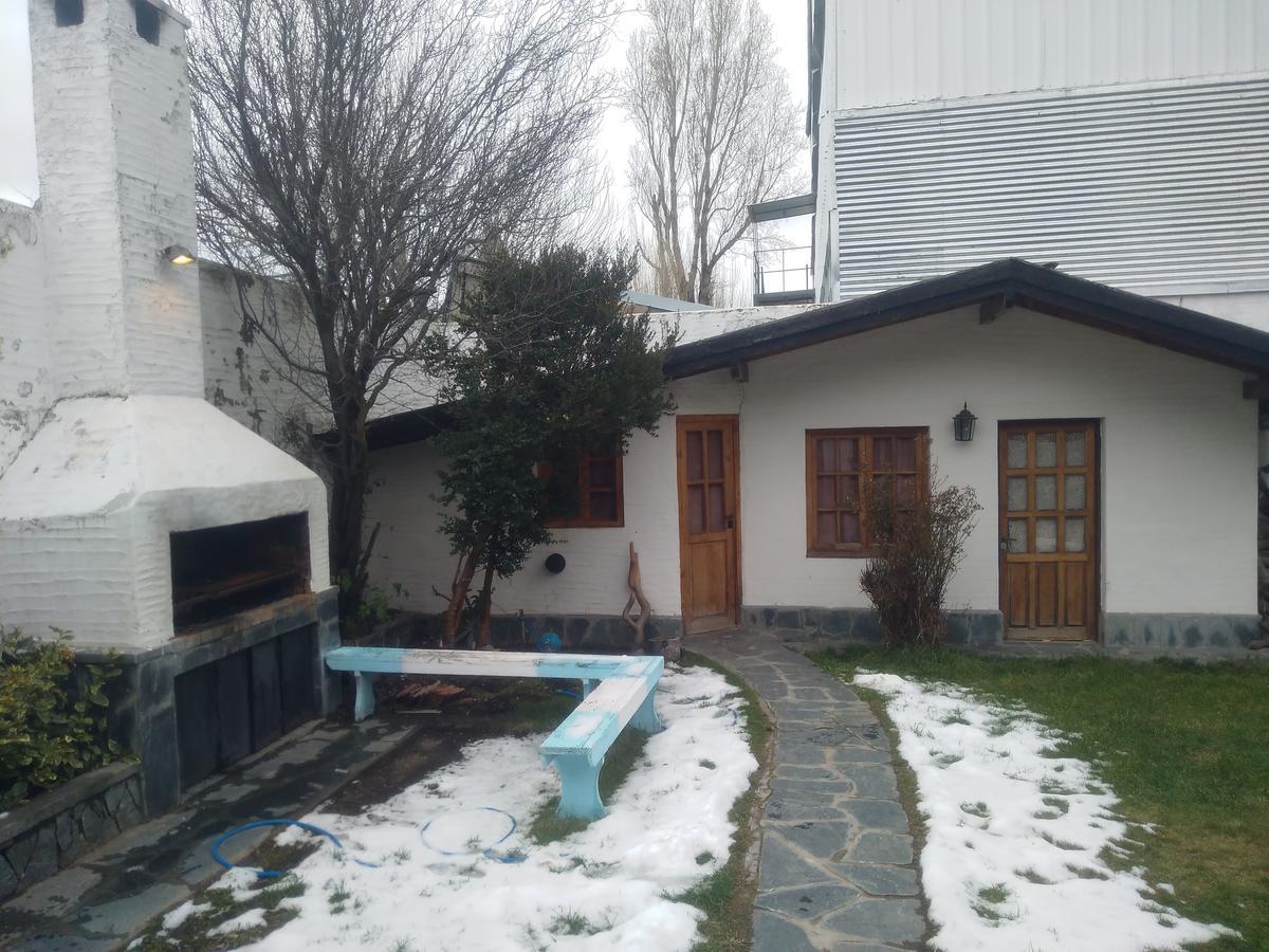 Universal Traveller'S Hostel San Carlos de Bariloche Bagian luar foto