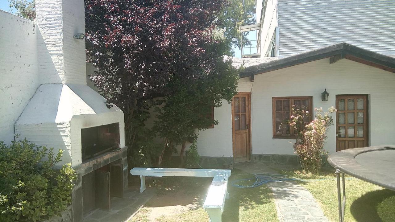 Universal Traveller'S Hostel San Carlos de Bariloche Bagian luar foto